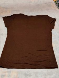 ELLE Paris V-Neck T-Shirt