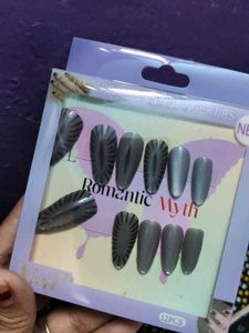 Romantic Myth cat eye Nails