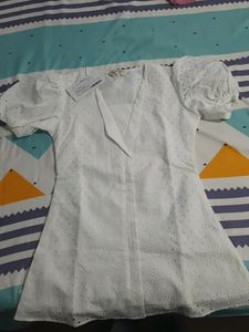 NEW WITH TAG !! White Top Weavllite Brand