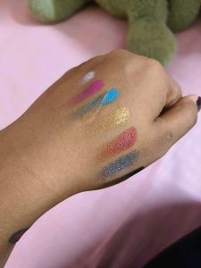 Colors Queen Eyeshadow Palette