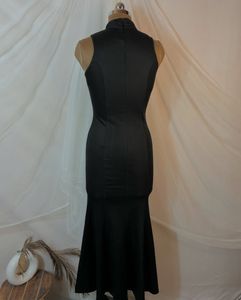 Elegant Black Sleeveless Gown