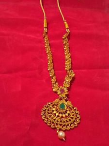 Traditional Gold Necklace with Pearls