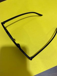 Y2K / 90s Vintage Style Slim Black Cat-Eye Shades