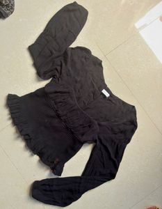 Black Leggings with Ruffled Detail