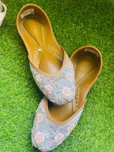 Embellished Juttis/Mojaris