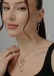 Elegant Bow Necklace &amp; Earring Set