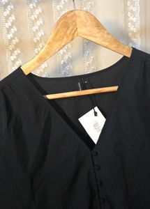 Chic Black V-Neck Button-Up top
