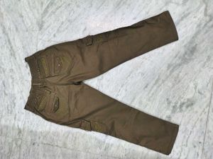 Olive green Cargo jeans for a 6-8 year boy