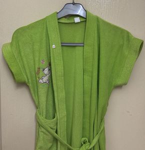 Green bath robe for kids