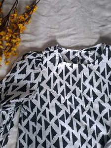 Geometric Print Long Sleeve Top