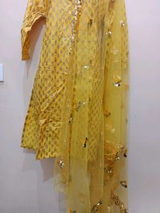 Yellow Embellished Kurta Set✨