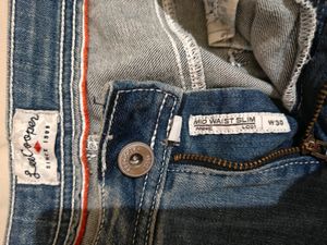 Lee Cooper Blue Jeans For Funky Look
