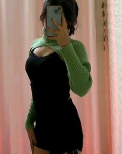Green Cropped Turtle Neck Sweater