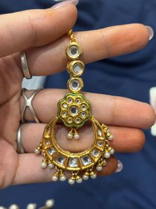 Elegant Kundan Maang Tikka