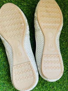 New Embroidered Juttis / Flats