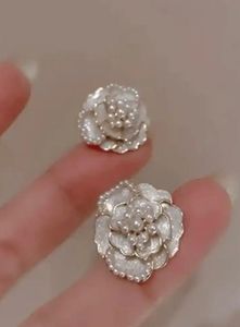 Elegant Flower Pearl Earrings