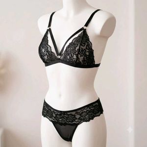 Lace Bralette🎁🫴🏻 & Thong Set