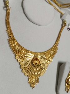 Elegant Gold Necklace and Earring Set