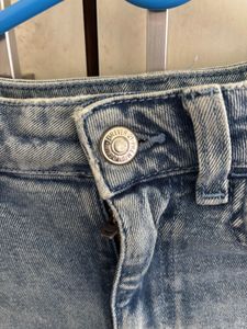 Light Wash Ripped Jeans