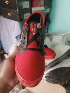 NEW NO USED PULIVE SNEAKERS SHOES FOR MEN AND WOME