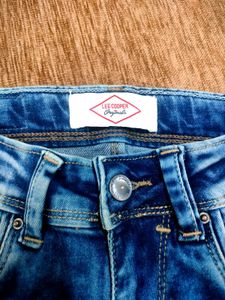 Stylish Blue Denim Capris