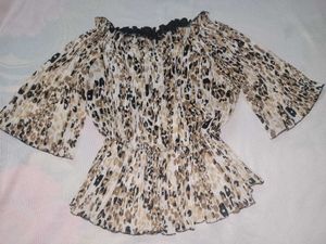 Chic Off-Shoulder Leopard Print Top