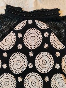 Chic Black &amp; White Embroidered Sleeveless Top