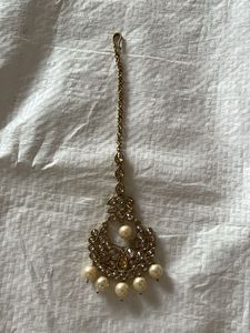Elegant Maang Tikka