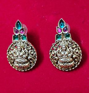 Exquisite Lakshmi Pendant Necklace &amp; Earring Set
