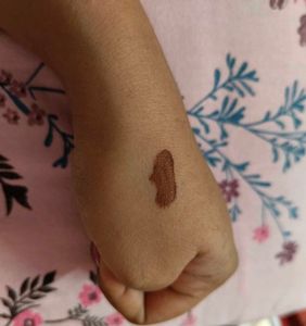 NY Bae Lip Gloss in brown dates shade