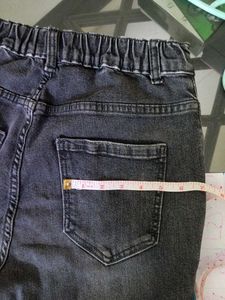 woman high-waist capri shorts.