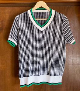 Houndstooth V-Neck Knit Top