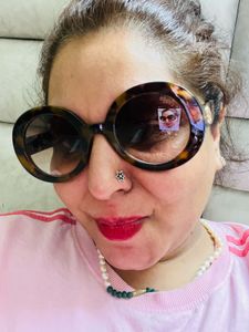 Chic Tortoiseshell Round Sunglasses
