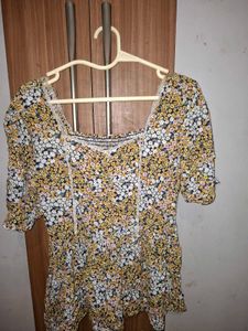 Floral Square Neck Puff Sleeve Top