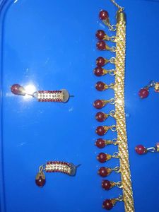 Gold Tone Necklace &amp; Earring Set