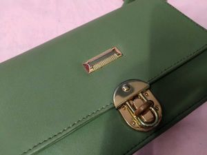 Chic Green Shoulder Bag