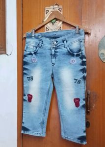 BRAND New blue denim Capri For Girls/Women