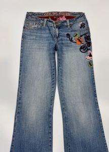 Low waist embroidered jeans