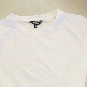 nuon Essential white tee