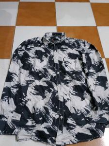 Men's Black &amp; White Abstract Print Shirt
