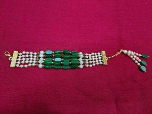 Elegant Pearl and Green Beaded Bracelet