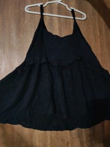 Black Crinkle Ruffle Top♠️