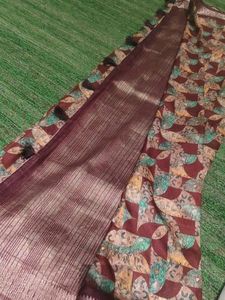 Stylish Printed Saree with matching earrings