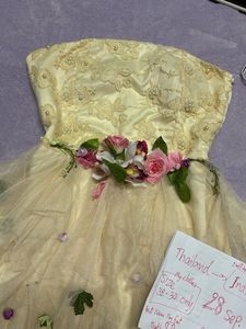 Unique Cream Lace & Floral Gown32-34