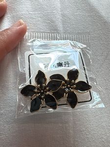 Elegant Black Flower Earrings