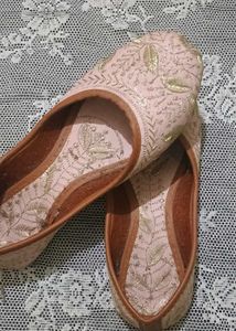 Baby pink Indian jutti