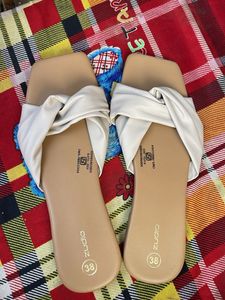Chic White Knot Sandals