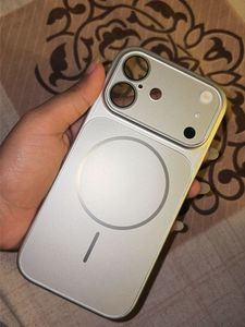 iphone 17 Magnetic Phone Case - Silver