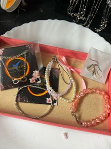 free shipping hamper for her