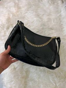 Chic Black Croc Embossed Shoulder Bag